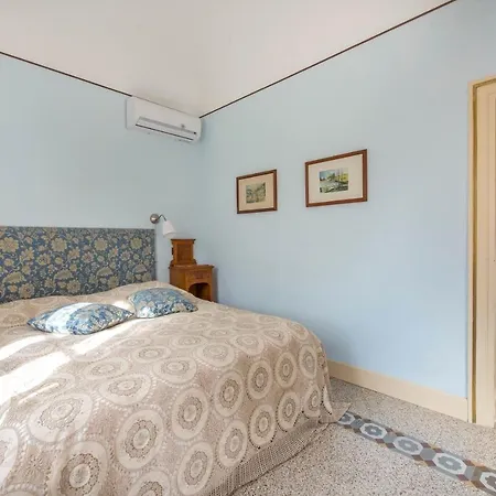 Holiday home Casa D'arte Ugdulena Con Piscina E Terrazza
