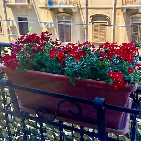 Appartamento Via Aurispa 60 *