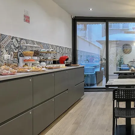 Meridiana فندق مبيت وإفطار 2*