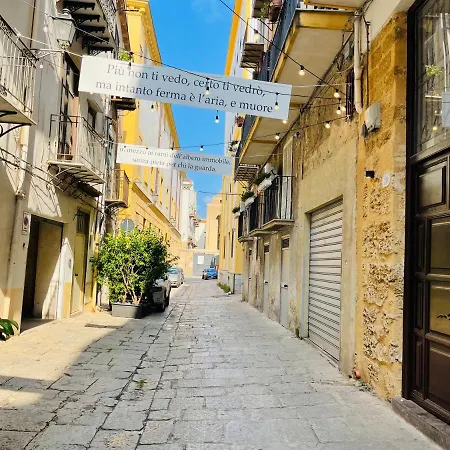 Affittacamere Palazzo Del Poeta - Dimora Contemporanea 2*