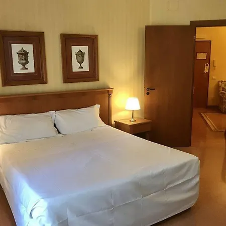 Hotel Residenza D'aragona 4*