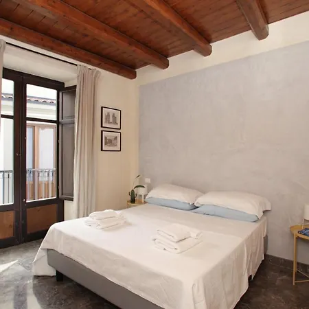 Casa Miqva - In Shared فندق مبيت وإفطار باليرمو