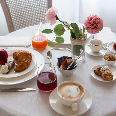 Bed & Breakfast Dimora Sinibaldi 2*