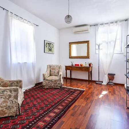Attico Al Teatro Politeama Apartment