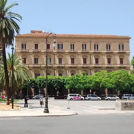 Attico Al Teatro Politeama Apartment