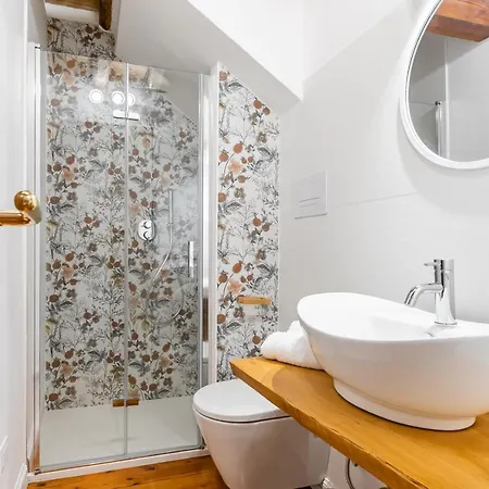 Vucciria Flat With Small Terrace Palermo