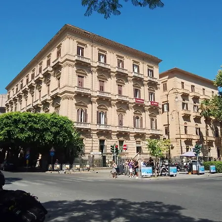 Attico Al Teatro Politeama Apartment
