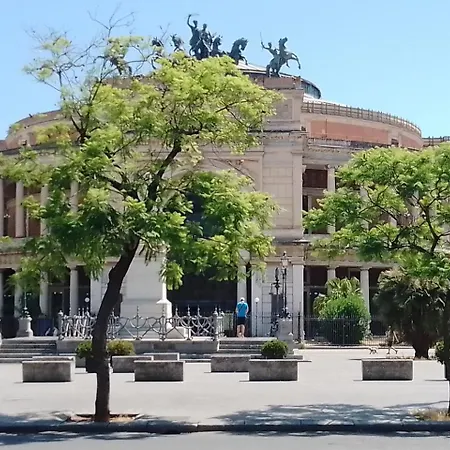 Attico Al Teatro Politeama *