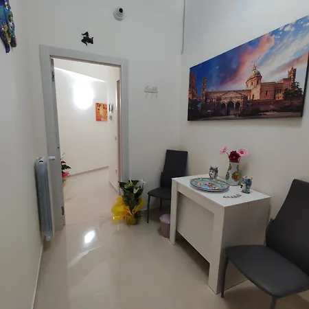 Sicily Trinacria House בית הארחה
