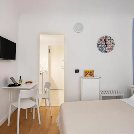 Agata E Rosalia 2 Bedroom Flat At The Quattro Canti * Palermo