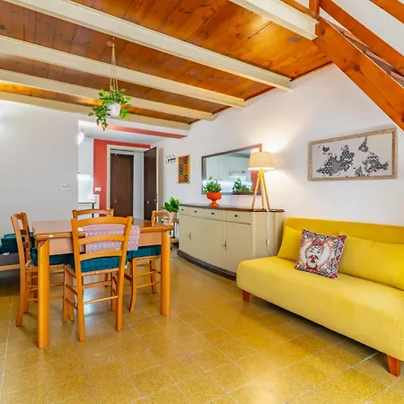 The Traveller's House - Station Apartment *