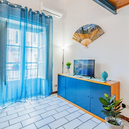The Traveller's House - Station Apartment