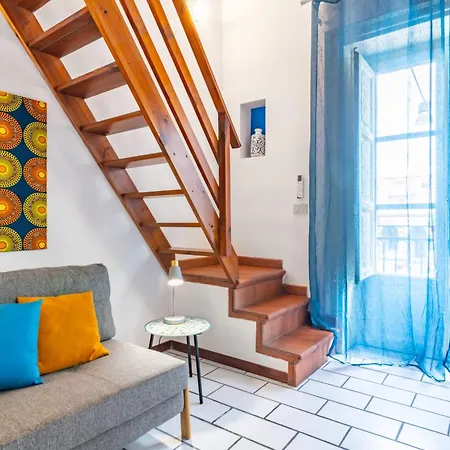 The Traveller's House - Station Apartment