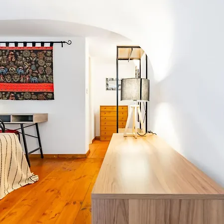 The Traveller's House - Station Apartment *
