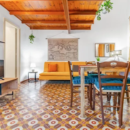 The Traveller's House - Station * Palermo