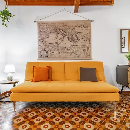 The Traveller's House - Station Apartment *