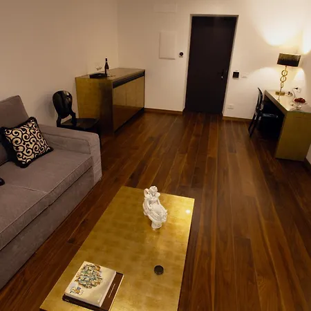 Palazzo Cartari מלון 4*