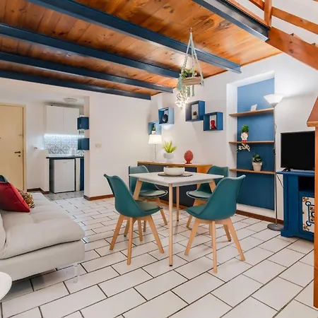 The Traveller's House - Station Apartment *