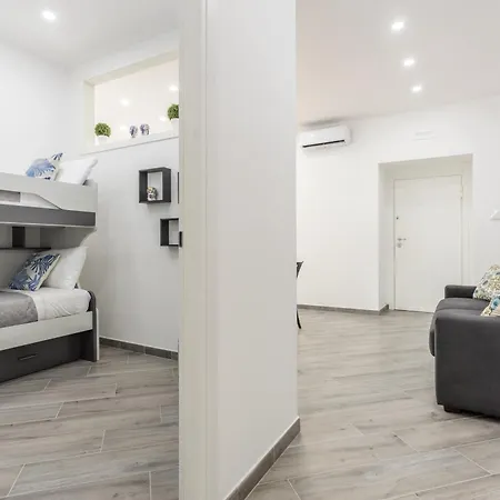 Erasmo Luxury Vista Mare Apartment *