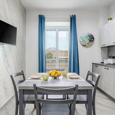 Erasmo Luxury Vista Mare Apartment *