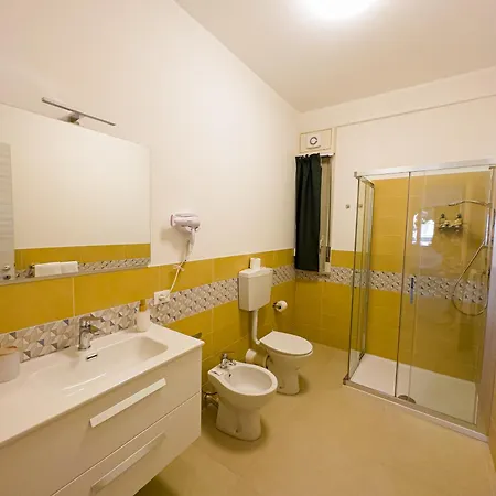 Un Passo Dal Porto