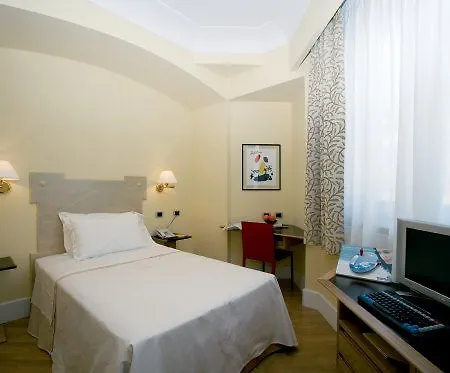 Plaza Opera מלון 4*
