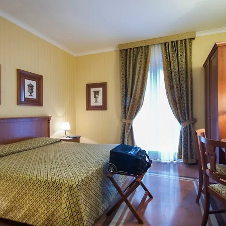 Hotel Residenza D'aragona 4*