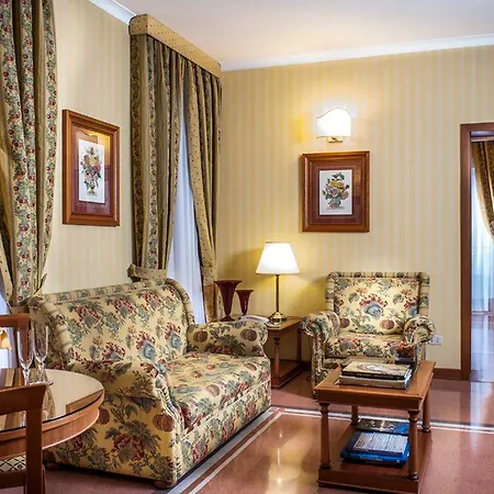 Hotel Residenza D'aragona 4*