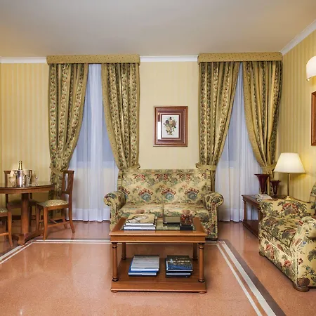 Residenza D'aragona Hotel 4*