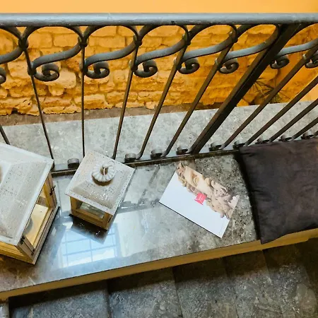 Palazzo Del Poeta - Dimora Contemporanea Affittacamere 2*