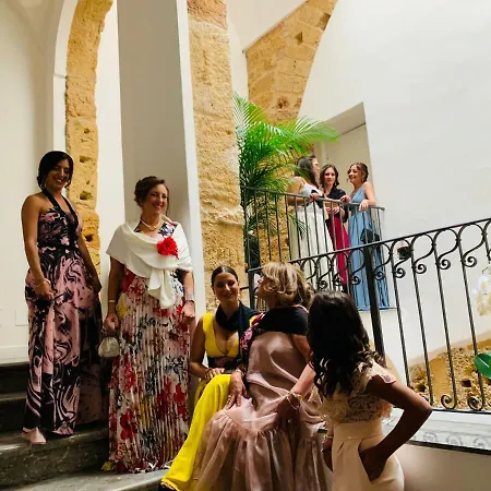 Affittacamere Palazzo Del Poeta - Dimora Contemporanea 2*
