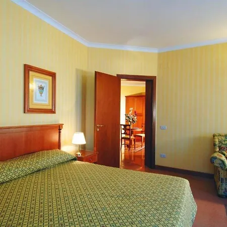 Hotel Residenza D'aragona 4*