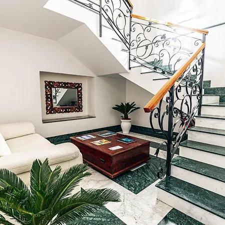 Giulio Cesare 14, Hotell Palermo