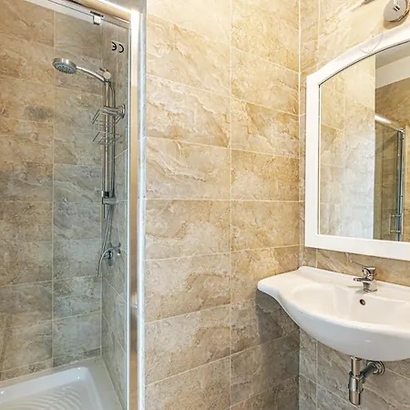 Giulio Cesare 14, Hotell 3*