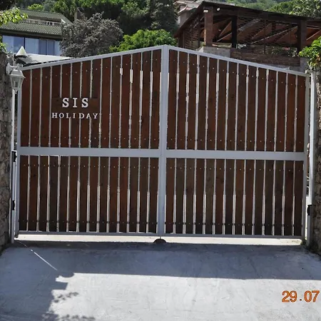 Sis Holiday Private Villa