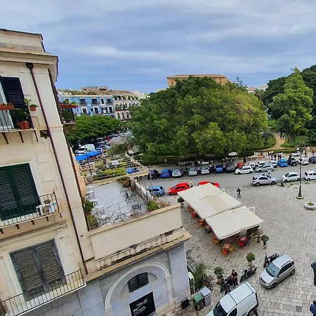 بيت ضيافة Garibaldi 29 - Piazza Marina A - In Pieno Centro. 2*