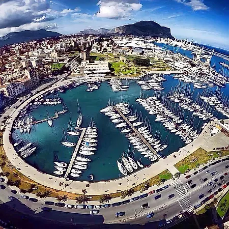 Garibaldi 29 - Piazza Marina A - In Pieno Centro. بيت ضيافة باليرمو