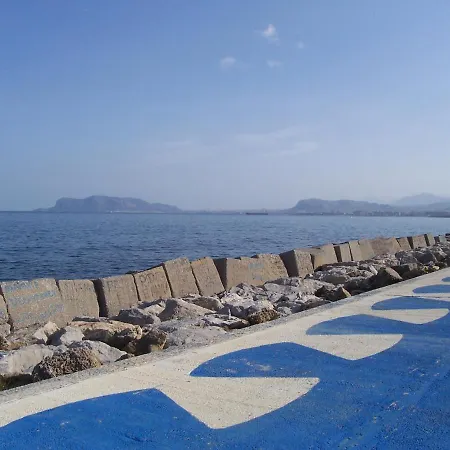 بيت ضيافة Garibaldi 29 - Piazza Marina A - In Pieno Centro.