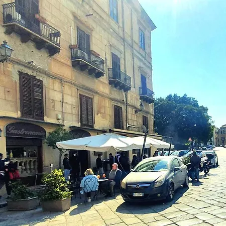 بيت ضيافة Garibaldi 29 - Piazza Marina A - In Pieno Centro. 2*