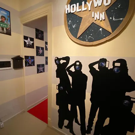Hollywood 3*