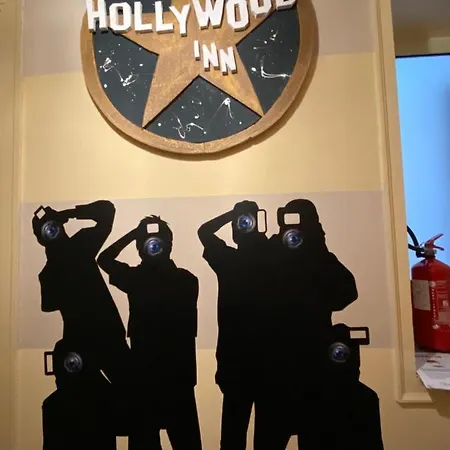 Hollywood Pensionat 3*