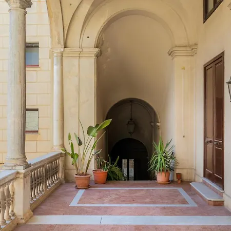 Palazzo Ventimiglia & *