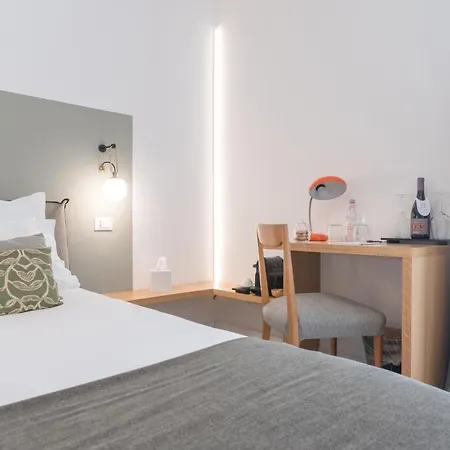 Pensión Arche Design And 2*
