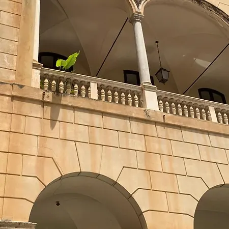 Palazzo Ventimiglia & Lägenhet *