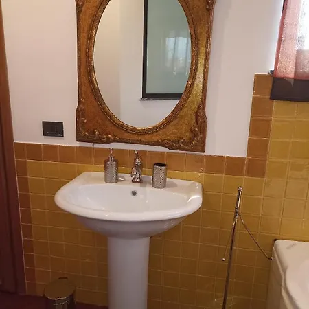 A&c Gold Diamond Apartment *