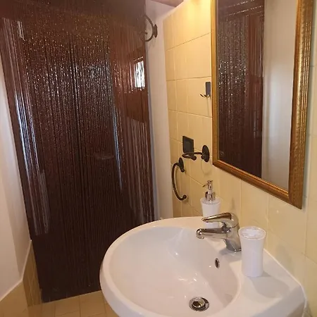 A&c Gold Diamond Apartment *