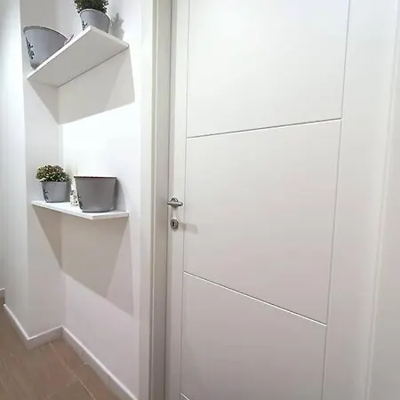 Room#200 Apartment