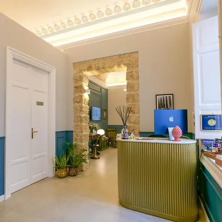 Bed & Breakfast Family Affair Luxury Rooms&suites 2*