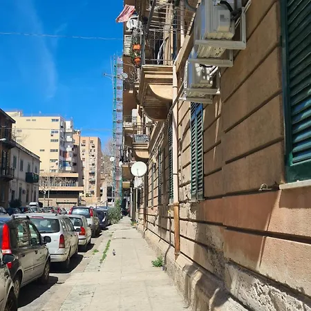 Giachery House Palermo, Vicino La Metro A Due Passi Dal Centro Palermo