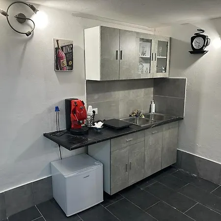Papireto's Apartment *